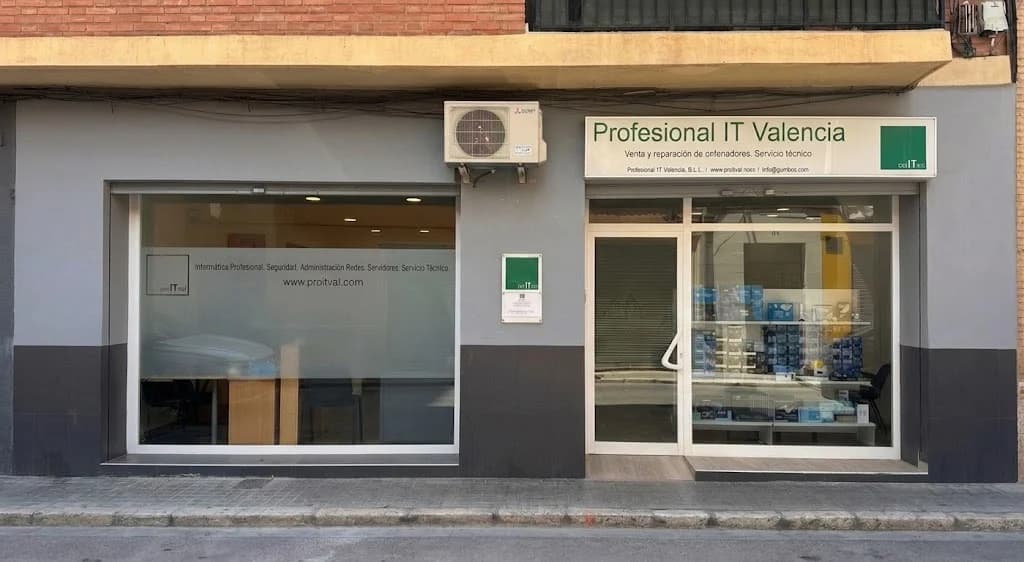 Fachada de la tienda ProITval en Xirivella, Valencia